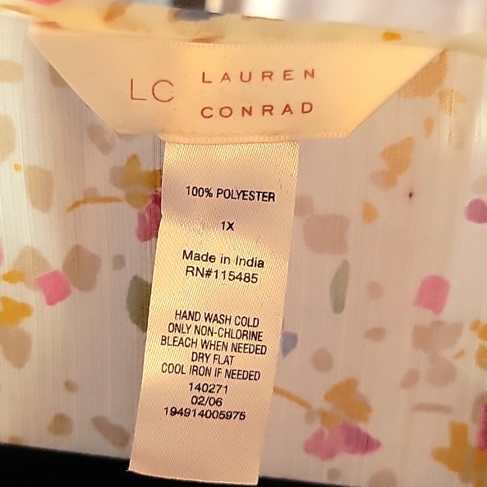 Lauren Conrad  beige floral wrap 1x